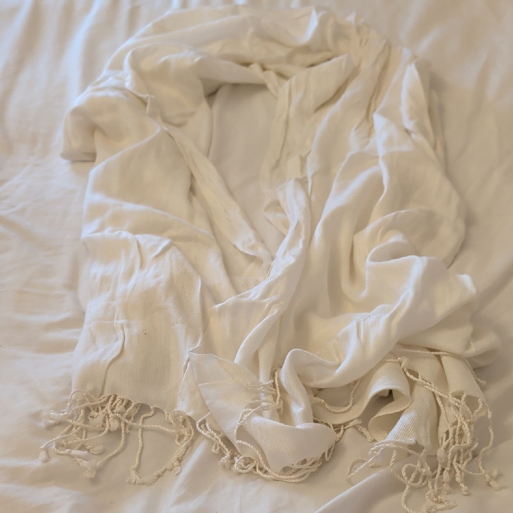 Bijoux Terner White PseudoPashmina Scarf